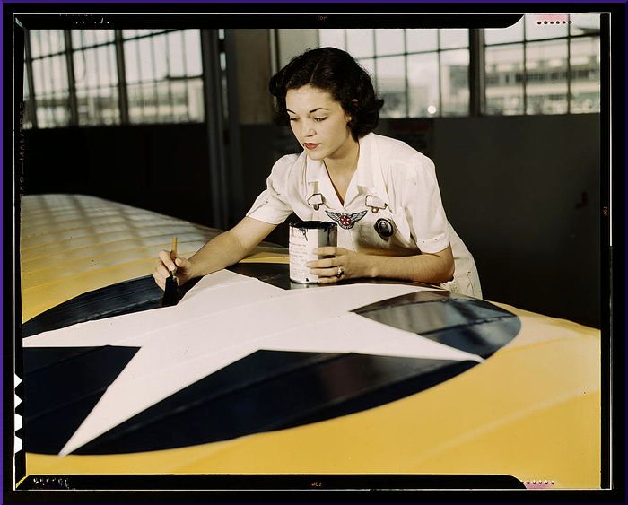 10 Amazing Vintage Images of Wartime Women at Work 