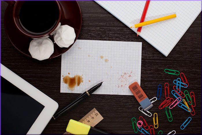What Your Boss Thinks of Your Messy Desk ... And How to Clean It Up
